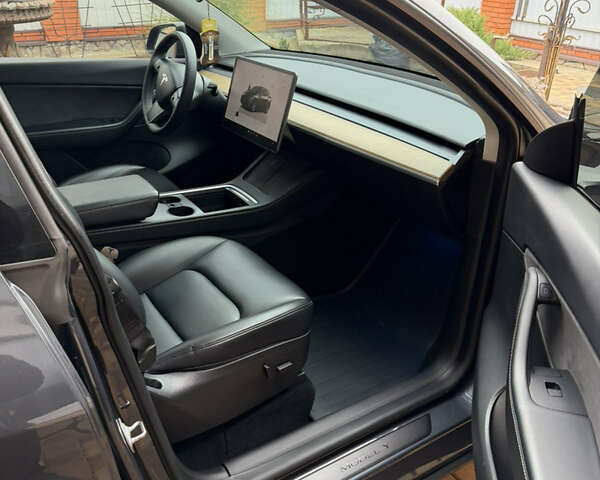 Серый Тесла Model Y, объемом двигателя 0 л и пробегом 156 тыс. км за 24900 $, фото 14 на Automoto.ua