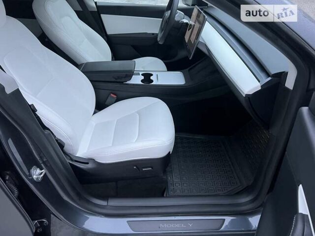 Серый Тесла Model Y, объемом двигателя 0 л и пробегом 19 тыс. км за 29999 $, фото 59 на Automoto.ua