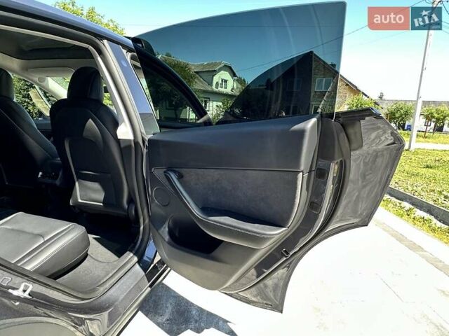 Серый Тесла Model Y, объемом двигателя 0 л и пробегом 39 тыс. км за 26800 $, фото 7 на Automoto.ua