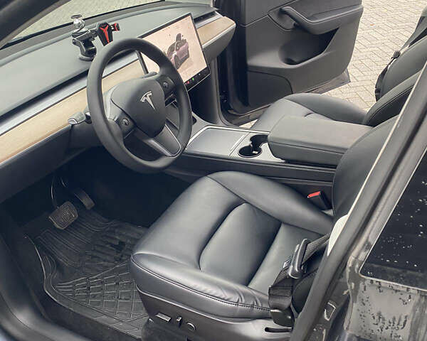 Серый Тесла Model Y, объемом двигателя 0 л и пробегом 56 тыс. км за 35370 $, фото 3 на Automoto.ua