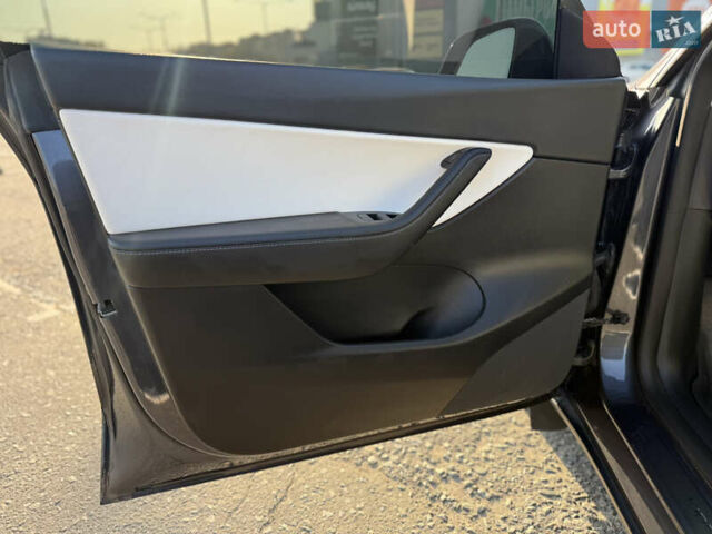Серый Тесла Model Y, объемом двигателя 0 л и пробегом 99 тыс. км за 24999 $, фото 12 на Automoto.ua