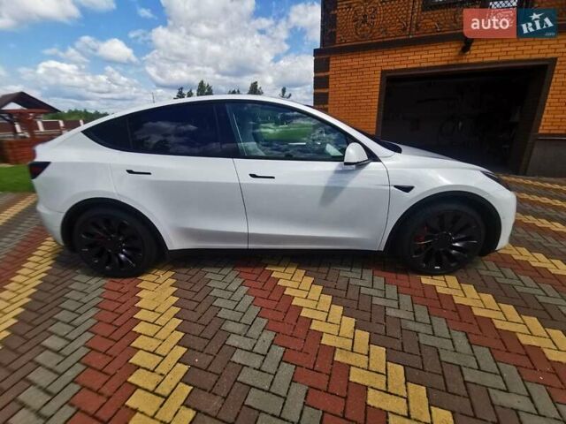 Серый Тесла Model Y, объемом двигателя 0 л и пробегом 4 тыс. км за 29999 $, фото 4 на Automoto.ua