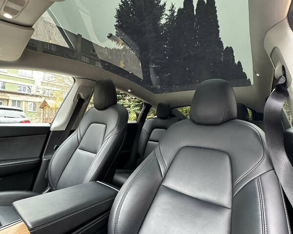 Серый Тесла Model Y, объемом двигателя 0 л и пробегом 58 тыс. км за 25000 $, фото 10 на Automoto.ua