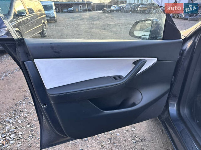 Серый Тесла Model Y, объемом двигателя 0 л и пробегом 65 тыс. км за 19300 $, фото 17 на Automoto.ua