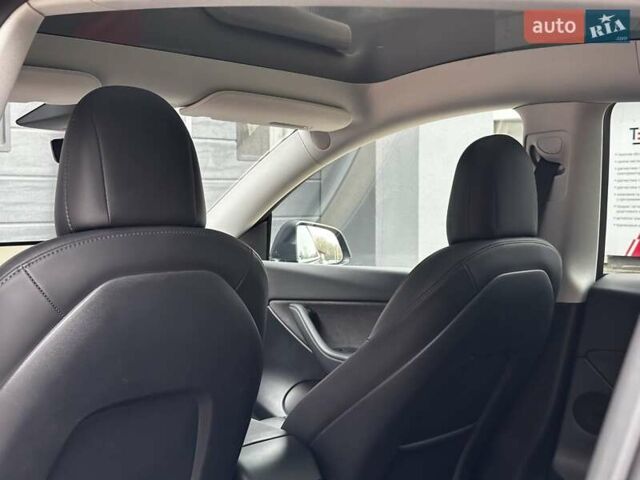 Серый Тесла Model Y, объемом двигателя 0 л и пробегом 34 тыс. км за 31999 $, фото 15 на Automoto.ua