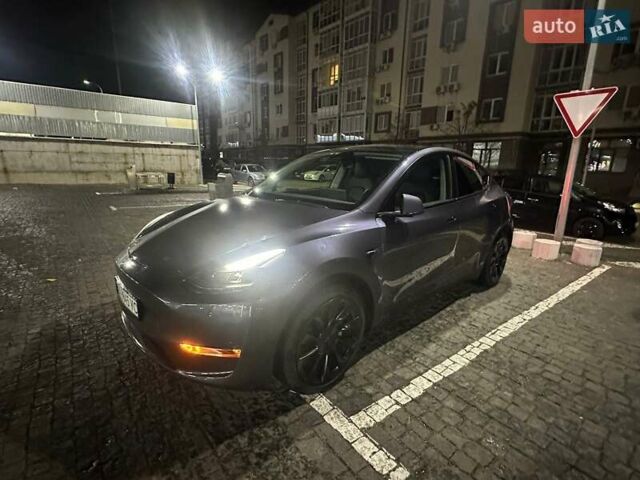 Серый Тесла Model Y, объемом двигателя 0 л и пробегом 64 тыс. км за 28999 $, фото 3 на Automoto.ua