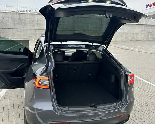 Серый Тесла Model Y, объемом двигателя 0 л и пробегом 58 тыс. км за 28500 $, фото 29 на Automoto.ua