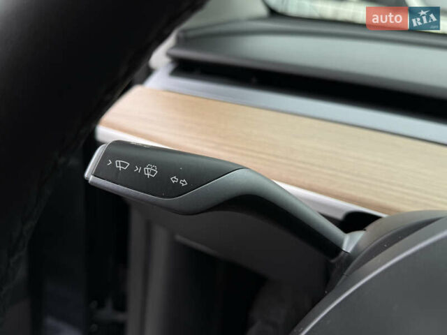 Серый Тесла Model Y, объемом двигателя 0 л и пробегом 53 тыс. км за 28000 $, фото 53 на Automoto.ua