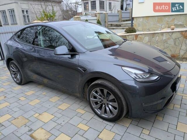 Серый Тесла Model Y, объемом двигателя 0 л и пробегом 27 тыс. км за 25900 $, фото 5 на Automoto.ua