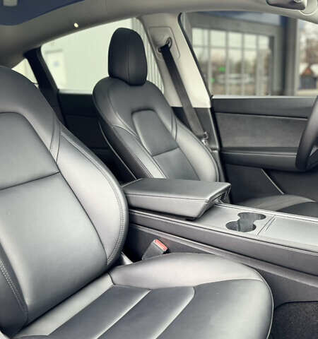 Серый Тесла Model Y, объемом двигателя 0 л и пробегом 130 тыс. км за 25999 $, фото 9 на Automoto.ua