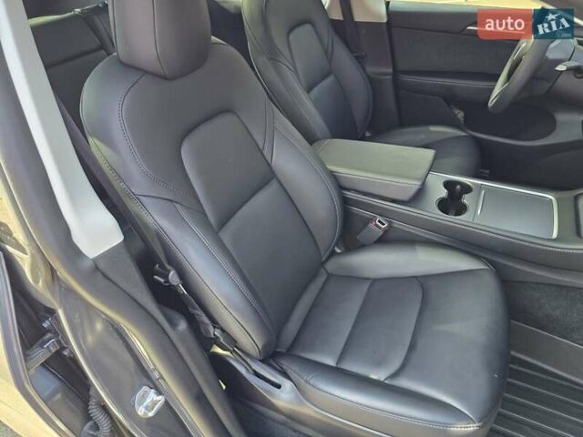 Серый Тесла Model Y, объемом двигателя 0 л и пробегом 34 тыс. км за 27500 $, фото 20 на Automoto.ua