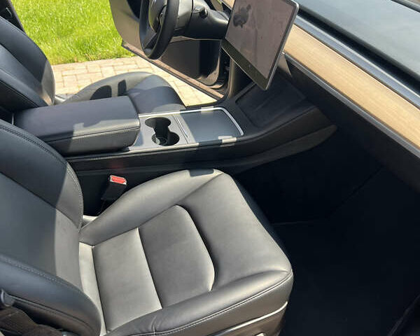 Серый Тесла Model Y, объемом двигателя 0 л и пробегом 59 тыс. км за 25900 $, фото 24 на Automoto.ua