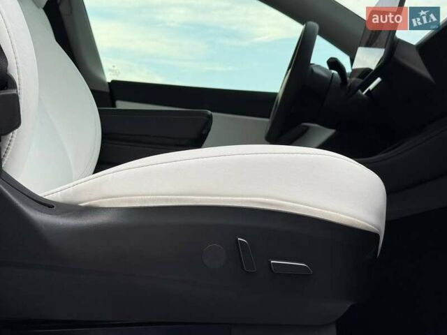 Серый Тесла Model Y, объемом двигателя 0 л и пробегом 85 тыс. км за 23900 $, фото 60 на Automoto.ua