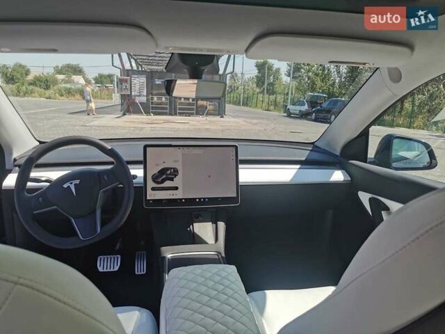 Серый Тесла Model Y, объемом двигателя 0 л и пробегом 3 тыс. км за 45500 $, фото 7 на Automoto.ua