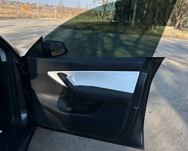 Тесла Model Y 2022 в Луцке на Automoto.ua Серый Тесла Model Y, объемом двигателя 0 л и пробегом 74 тыс. км за 23000 $, фото 15 на Automoto.ua