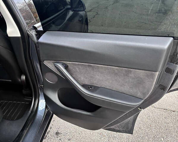 Серый Тесла Model Y, объемом двигателя 0 л и пробегом 82 тыс. км за 26500 $, фото 13 на Automoto.ua