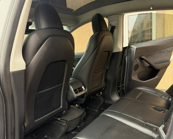 Серый Тесла Model Y, объемом двигателя 0 л и пробегом 156 тыс. км за 24900 $, фото 10 на Automoto.ua