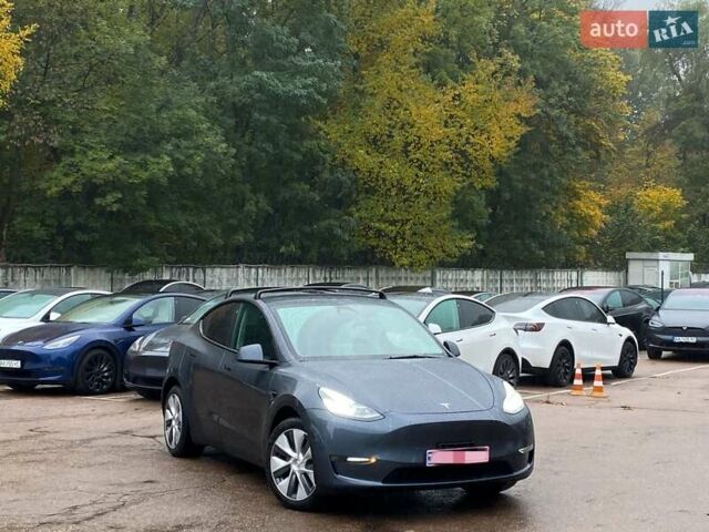 Серый Тесла Model Y, объемом двигателя 0 л и пробегом 61 тыс. км за 30999 $, фото 1 на Automoto.ua