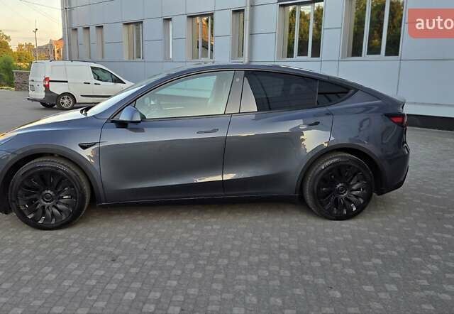 Серый Тесла Model Y, объемом двигателя 0 л и пробегом 77 тыс. км за 25499 $, фото 3 на Automoto.ua