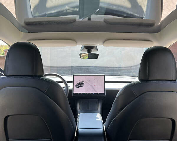 Серый Тесла Model Y, объемом двигателя 0 л и пробегом 59 тыс. км за 25900 $, фото 25 на Automoto.ua
