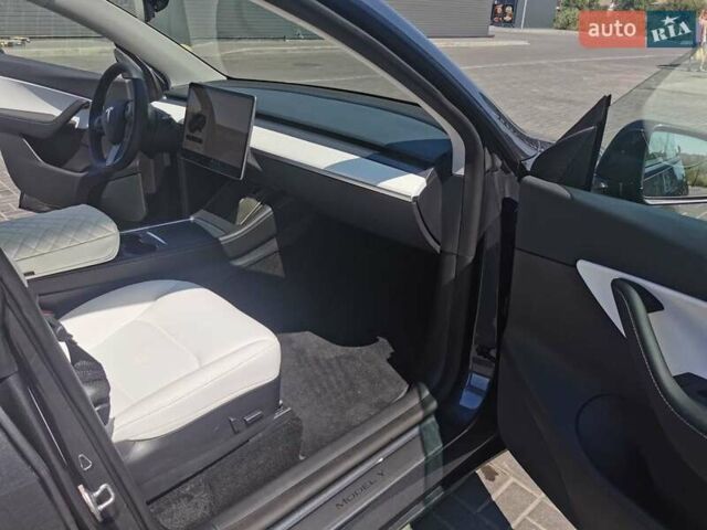 Серый Тесла Model Y, объемом двигателя 0 л и пробегом 3 тыс. км за 45500 $, фото 15 на Automoto.ua