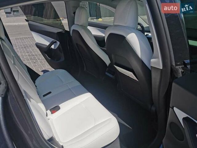 Серый Тесла Model Y, объемом двигателя 0 л и пробегом 3 тыс. км за 45500 $, фото 3 на Automoto.ua