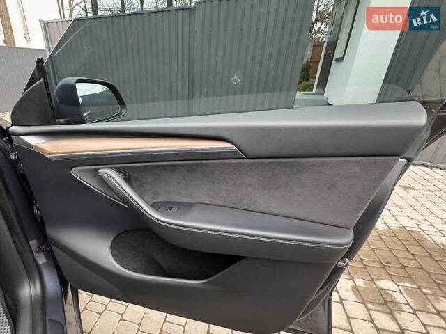 Сірий Тесла Model Y, об'ємом двигуна 0 л та пробігом 46 тис. км за 27500 $, фото 13 на Automoto.ua