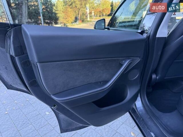 Серый Тесла Model Y, объемом двигателя 0 л и пробегом 38 тыс. км за 24999 $, фото 37 на Automoto.ua