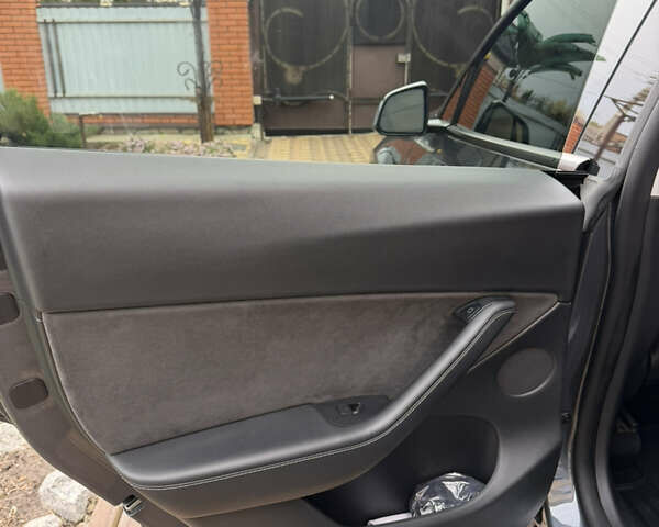 Серый Тесла Model Y, объемом двигателя 0 л и пробегом 156 тыс. км за 24900 $, фото 9 на Automoto.ua