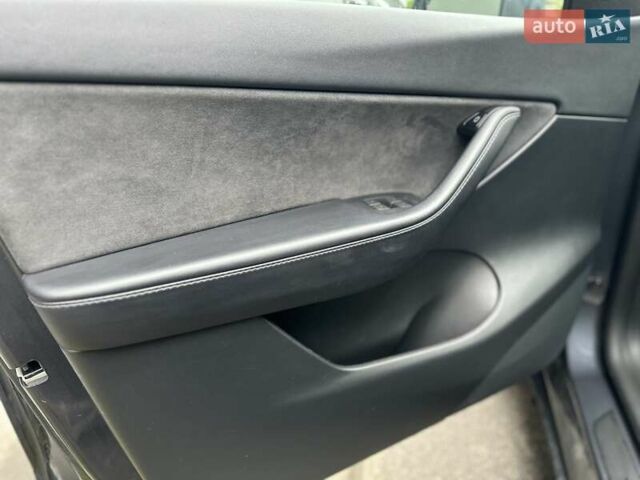 Сірий Тесла Model Y, об'ємом двигуна 0 л та пробігом 121 тис. км за 25000 $, фото 16 на Automoto.ua