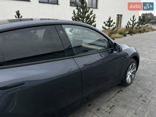 Сірий Тесла Model Y, об'ємом двигуна 0 л та пробігом 65 тис. км за 25500 $, фото 71 на Automoto.ua