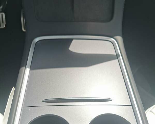 Серый Тесла Model Y, объемом двигателя 0 л и пробегом 4 тыс. км за 32999 $, фото 19 на Automoto.ua
