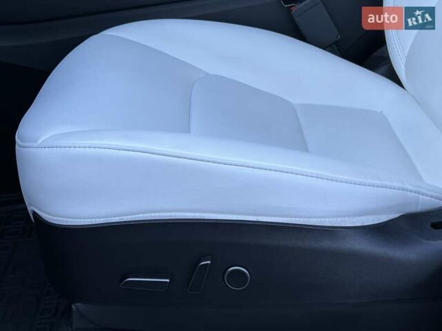 Серый Тесла Model Y, объемом двигателя 0 л и пробегом 25 тыс. км за 27000 $, фото 53 на Automoto.ua