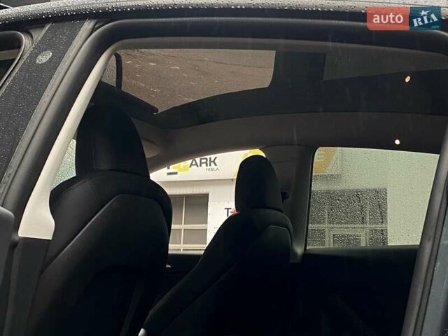 Серый Тесла Model Y, объемом двигателя 0 л и пробегом 61 тыс. км за 30999 $, фото 14 на Automoto.ua