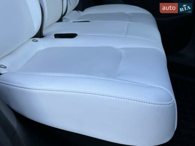 Серый Тесла Model Y, объемом двигателя 0 л и пробегом 25 тыс. км за 27000 $, фото 66 на Automoto.ua