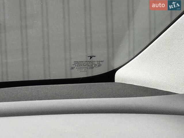 Сірий Тесла Model Y, об'ємом двигуна 0 л та пробігом 46 тис. км за 27500 $, фото 28 на Automoto.ua