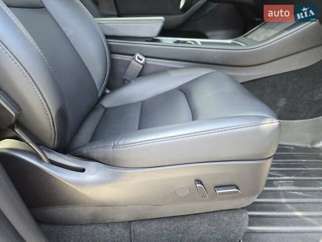 Серый Тесла Model Y, объемом двигателя 0 л и пробегом 34 тыс. км за 27500 $, фото 32 на Automoto.ua