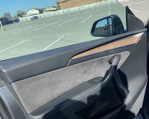 Серый Тесла Model Y, объемом двигателя 0 л и пробегом 32 тыс. км за 27500 $, фото 16 на Automoto.ua
