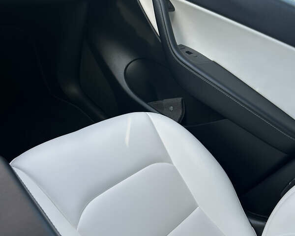 Серый Тесла Model Y, объемом двигателя 0 л и пробегом 53 тыс. км за 31500 $, фото 10 на Automoto.ua