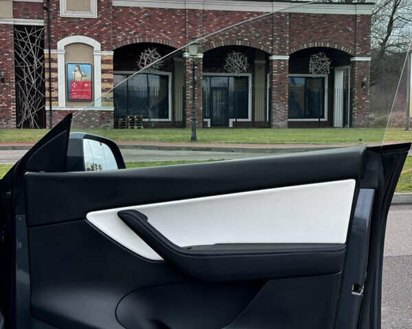 Серый Тесла Model Y, объемом двигателя 0 л и пробегом 26 тыс. км за 28900 $, фото 47 на Automoto.ua
