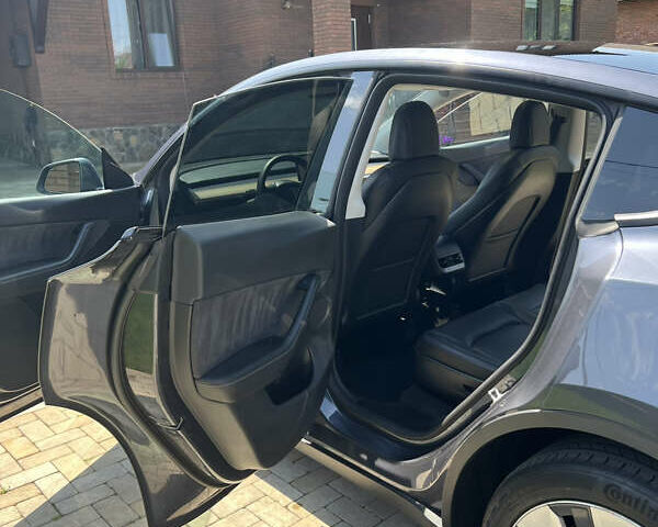 Серый Тесла Model Y, объемом двигателя 0 л и пробегом 59 тыс. км за 25900 $, фото 14 на Automoto.ua