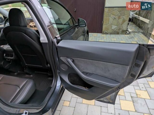 Серый Тесла Model Y, объемом двигателя 0 л и пробегом 27 тыс. км за 25900 $, фото 9 на Automoto.ua