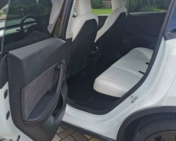 Серый Тесла Model Y, объемом двигателя 0 л и пробегом 4 тыс. км за 32999 $, фото 10 на Automoto.ua