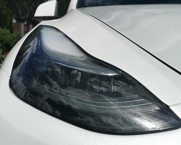 Серый Тесла Model Y, объемом двигателя 0 л и пробегом 4 тыс. км за 32999 $, фото 2 на Automoto.ua