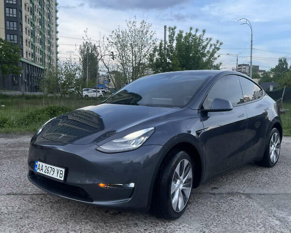 Серый Тесла Model Y, объемом двигателя 0 л и пробегом 13 тыс. км за 33000 $, фото 1 на Automoto.ua