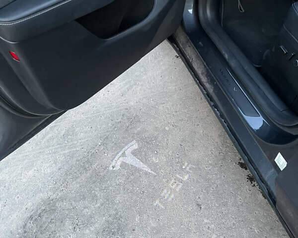 Серый Тесла Model Y, объемом двигателя 0 л и пробегом 30 тыс. км за 25000 $, фото 33 на Automoto.ua