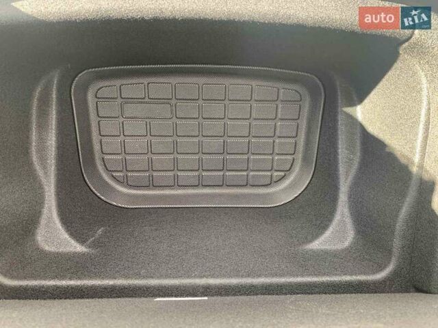 Серый Тесла Model Y, объемом двигателя 0 л и пробегом 54 тыс. км за 24000 $, фото 5 на Automoto.ua