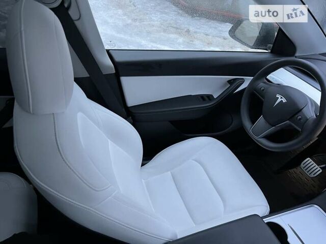 Серый Тесла Model Y, объемом двигателя 0 л и пробегом 19 тыс. км за 29999 $, фото 53 на Automoto.ua
