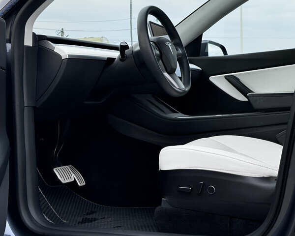 Серый Тесла Model Y, объемом двигателя 0 л и пробегом 26 тыс. км за 28900 $, фото 29 на Automoto.ua