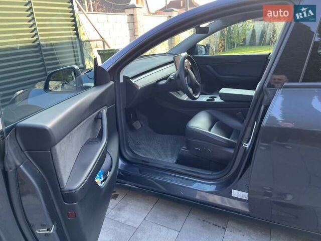 Серый Тесла Model Y, объемом двигателя 0 л и пробегом 23 тыс. км за 29900 $, фото 7 на Automoto.ua